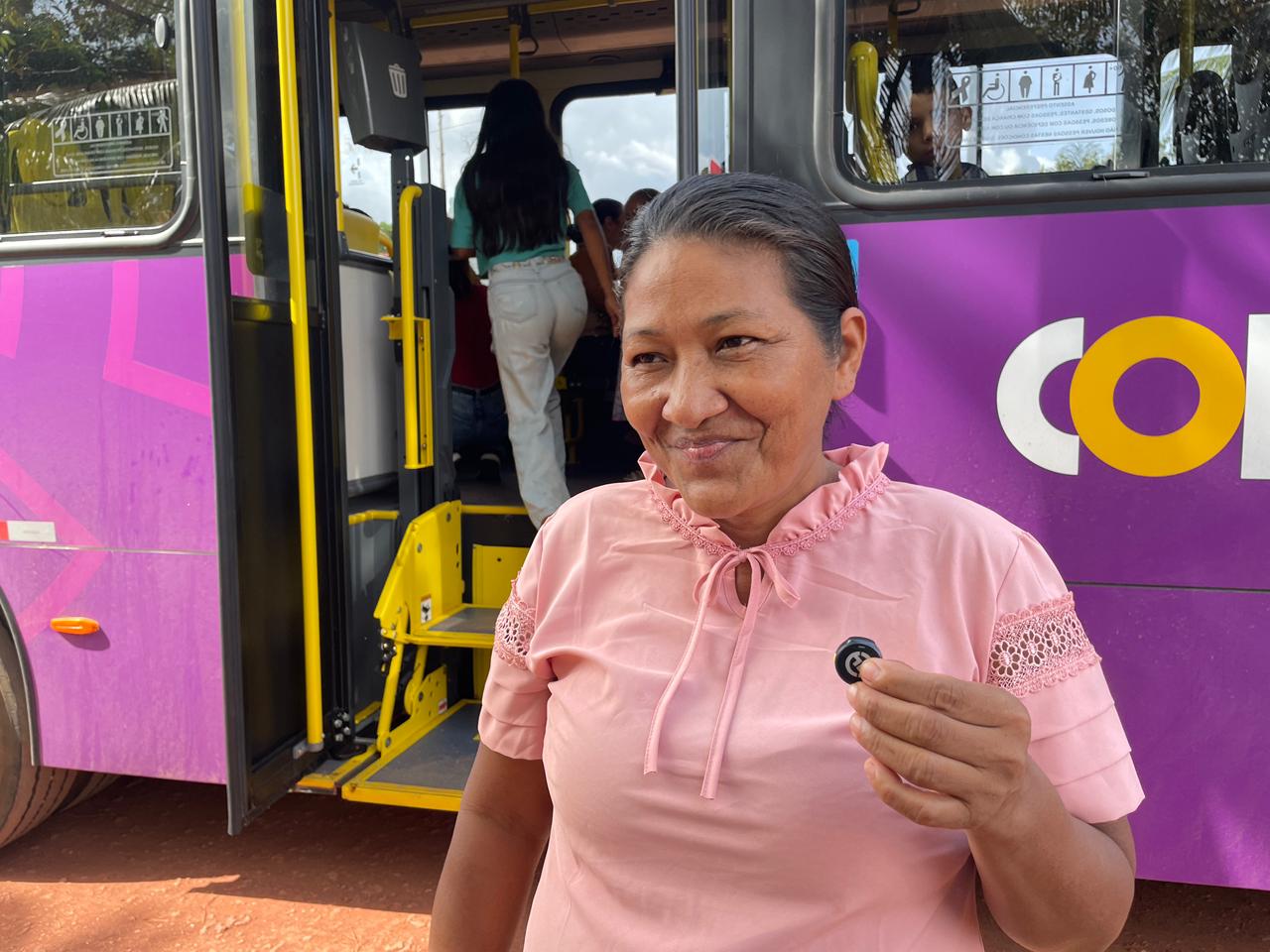Eliana  acompanhou as filhas e observou com carinho a empolgação das meninas