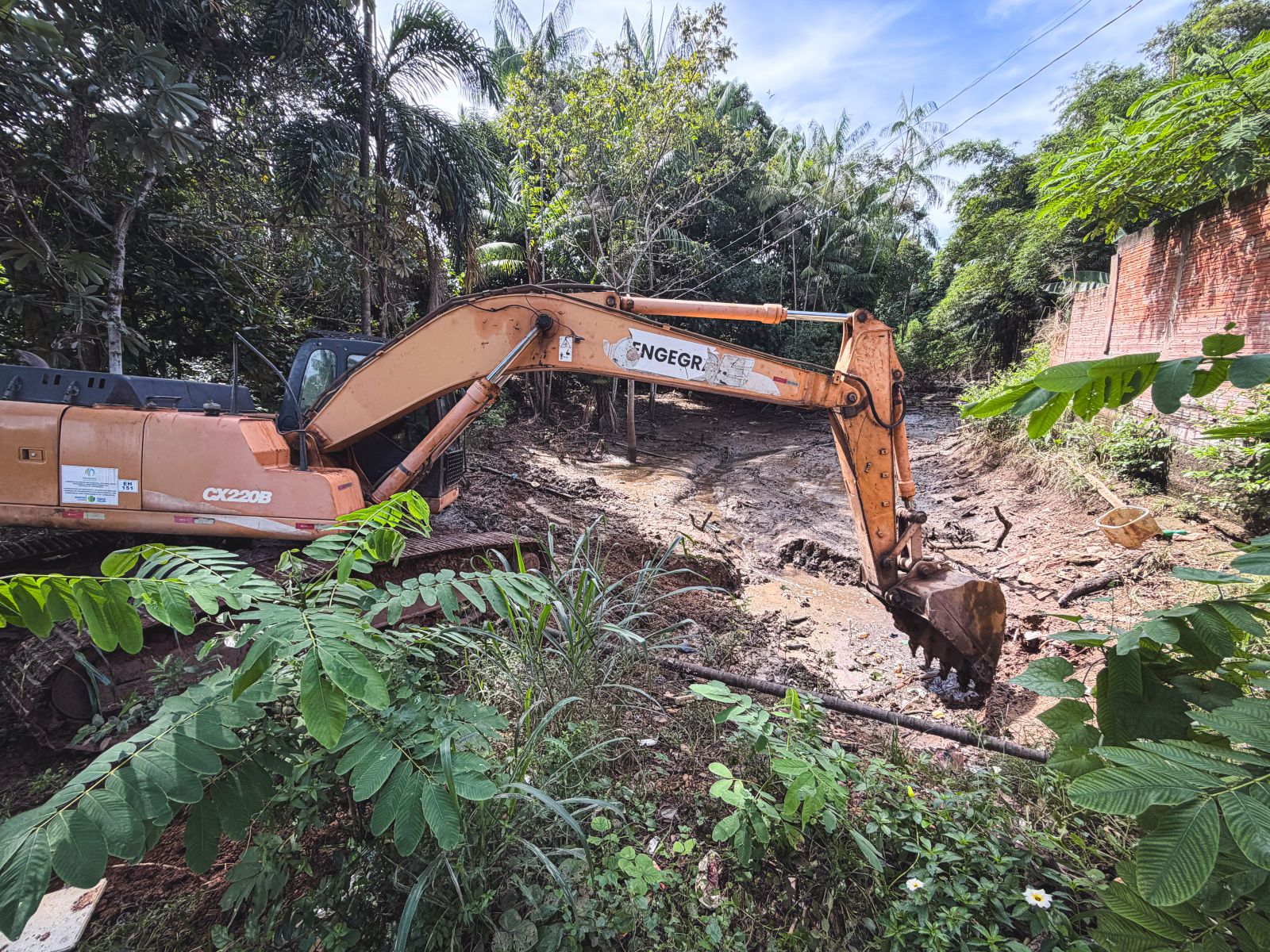 Intervenção visa evitar que a água das chuvas invada ruas e residências