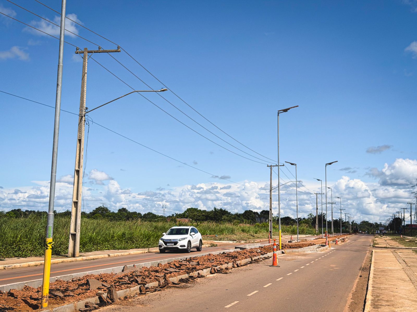 Trecho está recebendo cerca de 1.800 metros de iluminação pública, com a instalação de 60 postes equipados com tecnologia LED