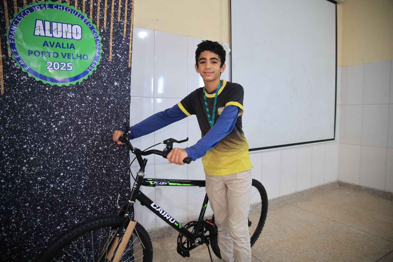 Pedro Samuel  vibrou com a conquista da bicicleta nova