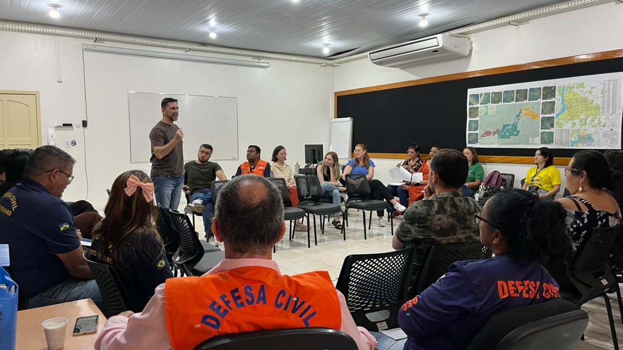 Formação reuniu equipes da Defesa Civil, Semias e Semec em parceria com a Unir 