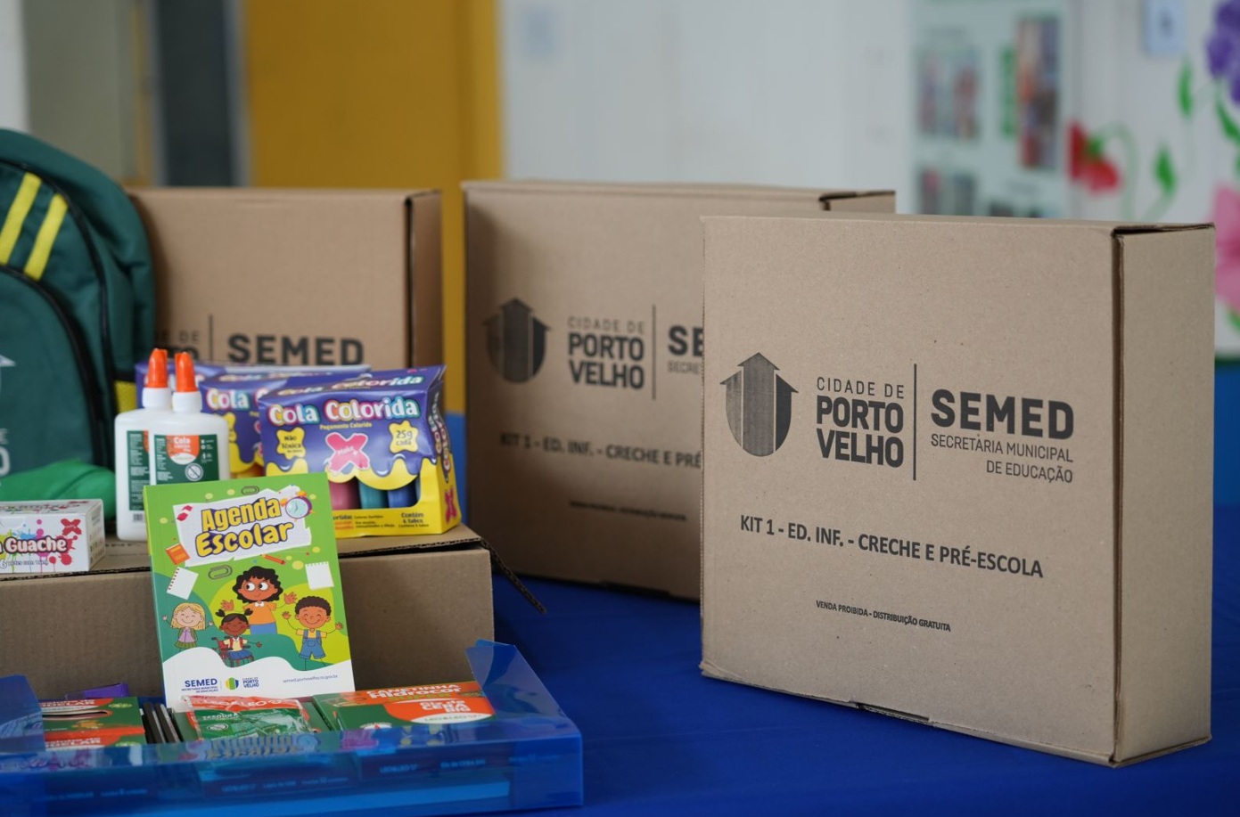 Entrega de kits escolares garante mais apoio e igualdade para alunos da rede municipal